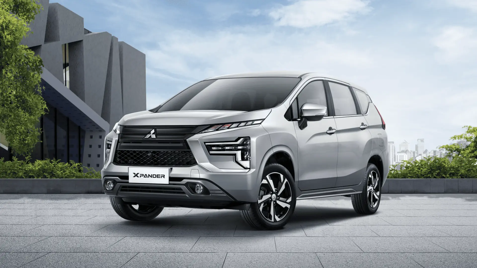Mitsubishi Xpander armada Raya Trans